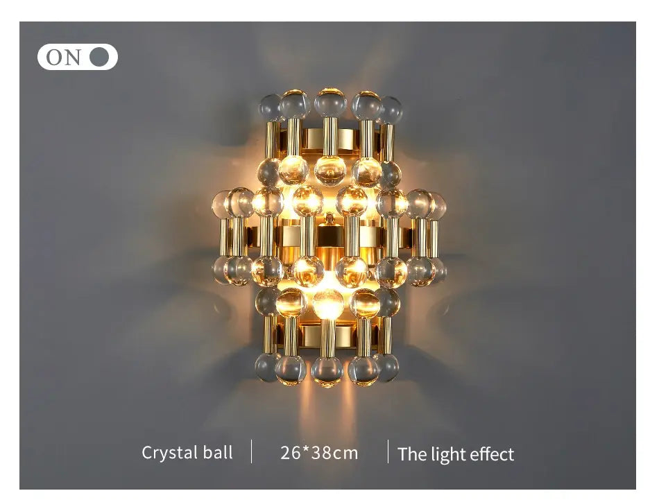 Luxuriöse Wandleuchte aus gebürstetem Gold mit buntem Kristallkristall für das Schlafzimmer